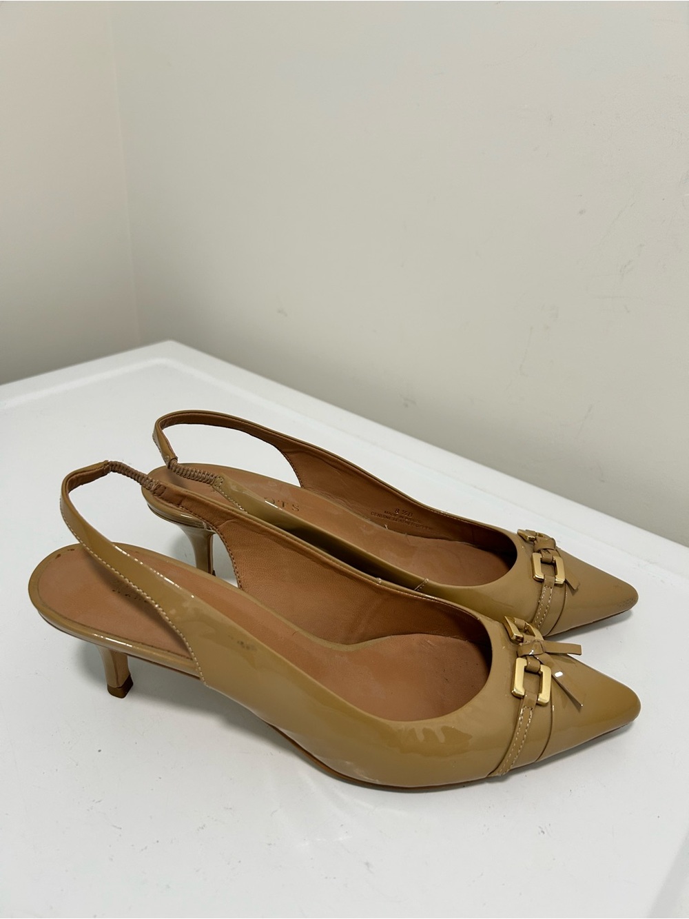 Talbots Pointed Toe Slingback Kitten Heels Tan with Gold Buckle Size 8.5 B